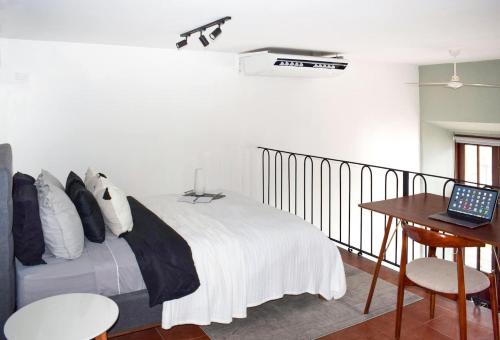 Postel nebo postele na pokoji v ubytování Amazing Loft With The Best View Of Casco Viejo!