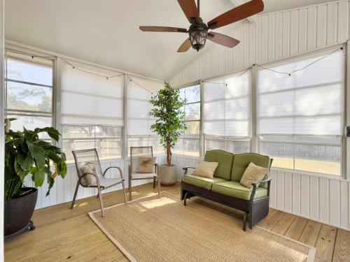 a living room with a ceiling fan and a green couch at Cozy Home Away From Home - Pet-friendly, King bed in Charleston