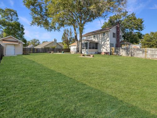 a yard with a fence and a house at Cozy Home Away From Home - Pet-friendly, King bed in Charleston