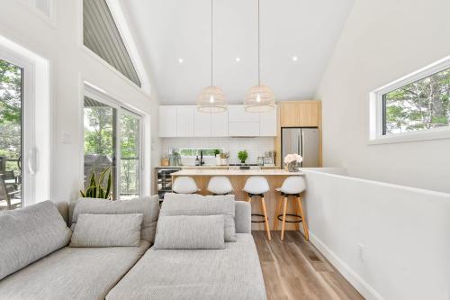 a living room with a couch and a kitchen at Le Soren in Sainte Béatrix