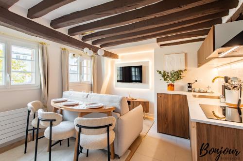 SUPER CENTRAL - Marais Designer One-Bedroom - FREE Parking