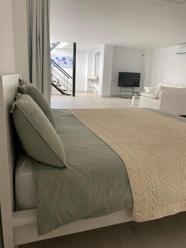 New - MiJa basement Loft Apartment steps from Beach - perfect for Sun and Sport Seekers photo 19