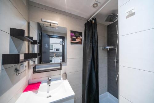Ένα μπάνιο στο Welhomy Magnifique Appartement Santa Margarida Roses Estany
