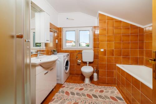 Koupelna v ubytování Apartment Marina