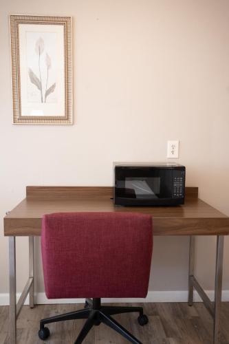 Фотография из галереи The Burgundy Inn Hotel and Apartments в Оушен-Сити