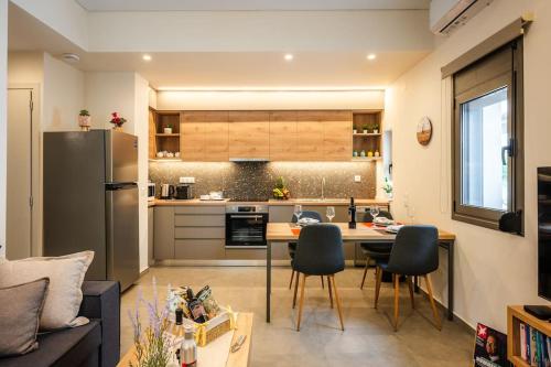 Erato - Newly renovated Home with Parking