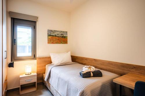 Erato - Newly renovated Home with Parking