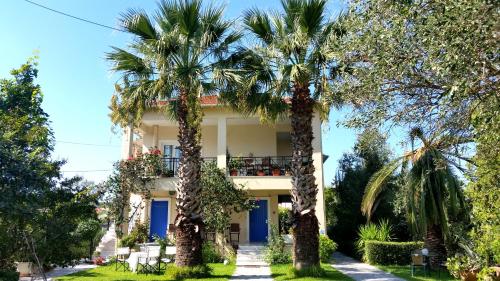 a house with palm trees in front of it at Fraxa in Lygia