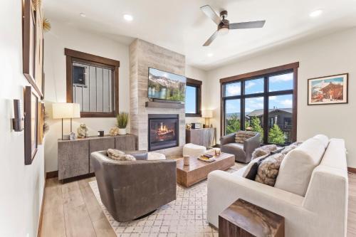 Fotografie z fotogalerie ubytování Heated Pool, Gourmet Kitchen, Pet Friendly, Gym, Walk to Canyons Village, 2 Private Patios v destinaci Park City