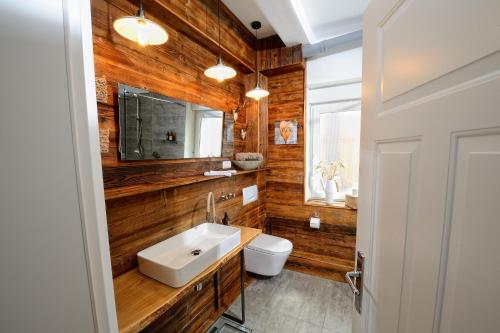 Koupelna v ubytování Chalet-Apartmenthaus mit 4 Schlafzimmern!