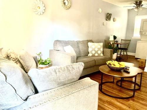 a living room with a couch and a table at Near XAi Data Center-Project Pyramid-Medical District-Valero-Kellog in Memphis