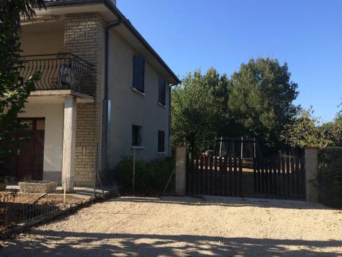 Photo de la galerie de l'établissement Le CantoMerle - Parking gratuit sur place - Terrasse - Jardin - Appartement au bord du canal - 2 à 3 personnes, à Montauban