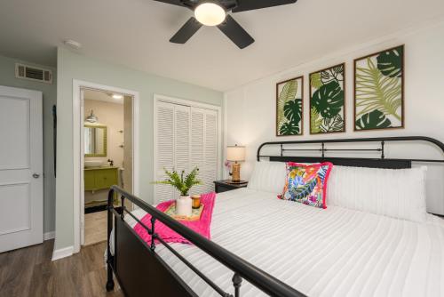 a bedroom with a bed and a ceiling fan at The Islander- Luxurious Beach Property in Hilton Head Island