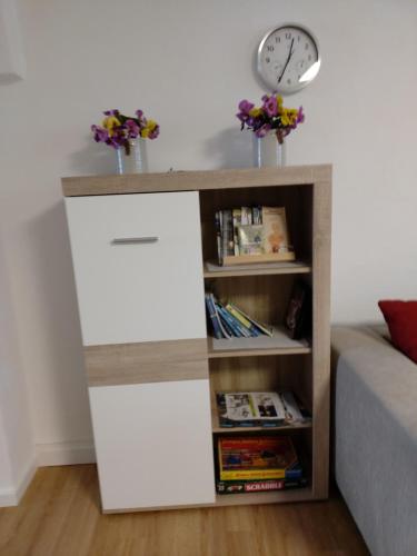 Perpustakaan di apartmen