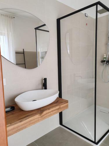 a bathroom with a sink and a mirror at B&B Colli Ameni in Candela