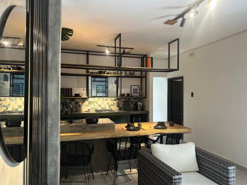Apartamento Céntrico con Jacuzziにあるキッチンまたは簡易キッチン
