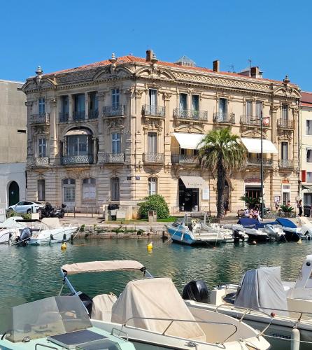 Apt sur quai avec extérieur et parking