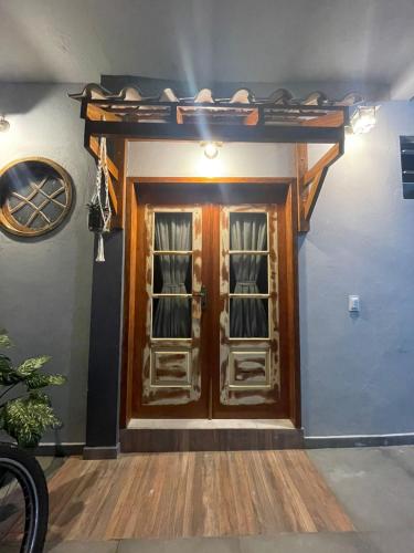 a room with wooden doors in a room at Espaço da Zilda in São José