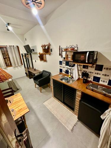 a room with a desk and a chair in a room at Espaço da Zilda in São José