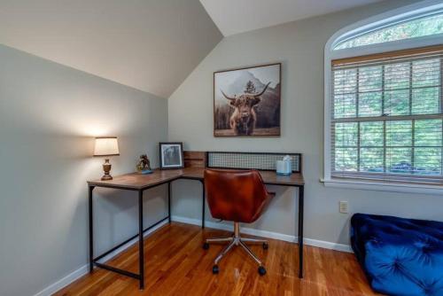 a home office with a desk and a chair at The HYLANDS - Stunning Unique Mountain Home - Spa in Lake Harmony