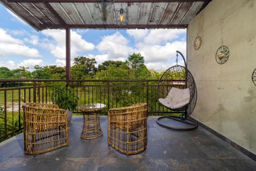 a porch with a chair and tables on a balcony at NQ Hotel Orinoquia in Villavicencio
