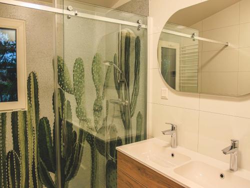 Koupelna v ubytování Modern holiday home with terrace