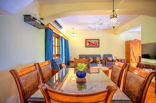 Χώρος καθιστικού στο 'Golden Bay' 2bhk beach villa