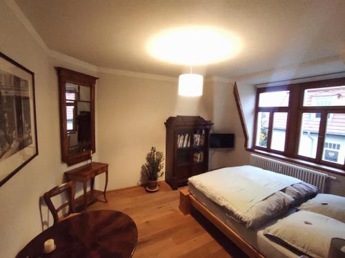 a bedroom with a bed and a table and a lamp at Zentrumsnahe Ferienwohnung "Anno 1830" in Dresden, ruhig und mit bester ÖPNV-Anbindung in Dresden