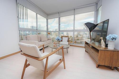Телевизор и/или развлекательный центр в Boutique Apartments Panamá Coco del Mar