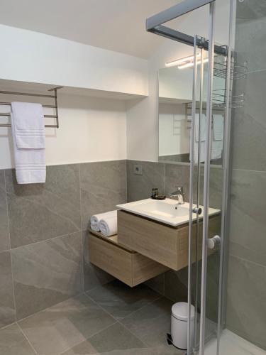 a bathroom with a sink and a mirror at L'Attico in Cesano Maderno