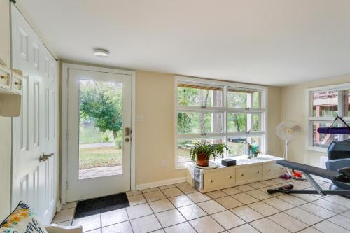 Φωτογραφία από το άλμπουμ του Peaceful Riverfront Retreat with Yoga and Art Studio! σε Berryville