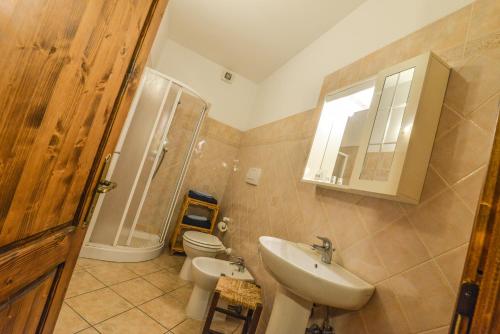 Ένα μπάνιο στο Agriturismo Podere Bellosguardo