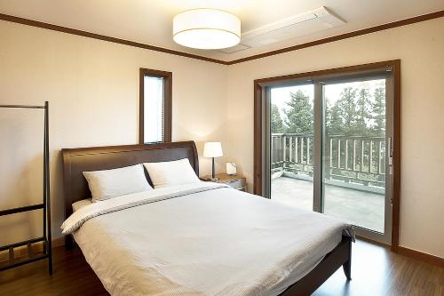 Gallery image of Jeju Eco Suites in Seogwipo