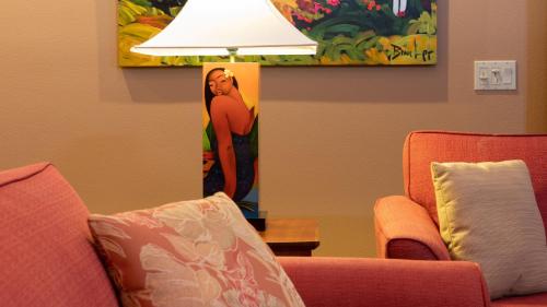 a living room with two chairs and a lamp at ❤PiH❤ Hale Kanani Hilton Resort PassesFully Detached HomeBeach Gear Bikes in Waikoloa