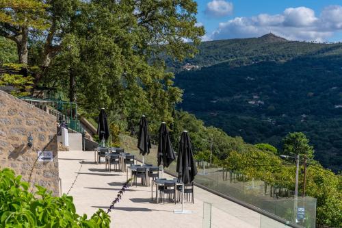 O vedere generală la munți sau o vedere la munte luată de la acest hotel