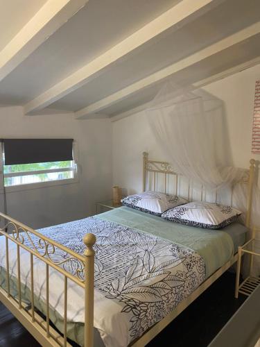 a bedroom with a bed with a canopy at Charmant Studio Vue Mer Village Soleil in Le Gosier