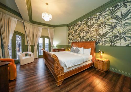 a bedroom with a bed and a wall of wallpaper at Niagara Grandview Boutique Hotel in Niagara Falls