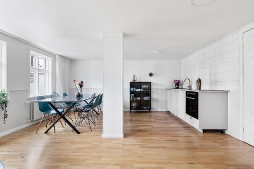 Una cocina o zona de cocina en Downtown Reykjavík Baldursbrá Holiday Home