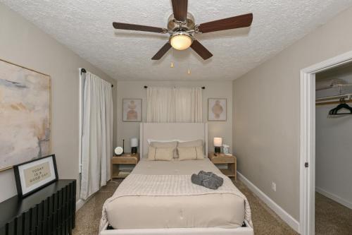 a bedroom with a bed and a ceiling fan at 3 Bed Spacious 1st Floor Apt at Tremont in Cleveland