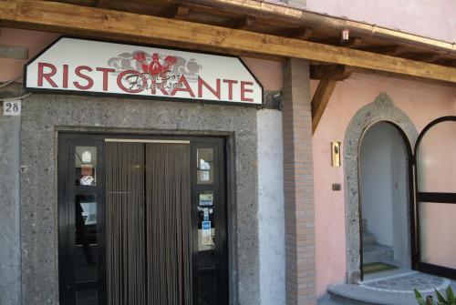 ヴェトラッラにあるLocanda Dal Sor Francescoの建物脇の看板