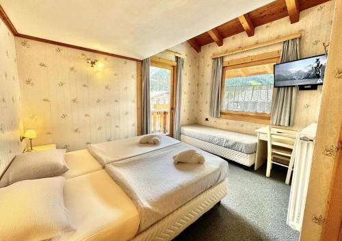 En eller flere senge i et værelse på La Locanda