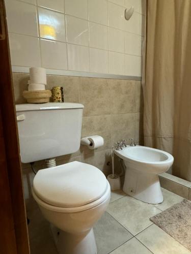 a bathroom with a toilet and a bidet at Mirando al canal in Ushuaia