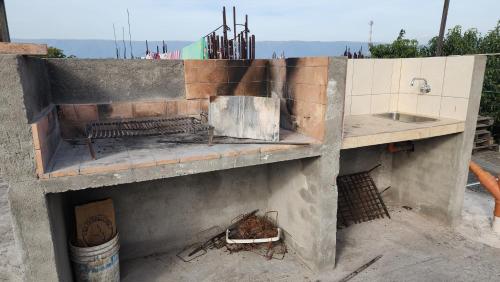 Gril dostupný pro hosty v apartmánu