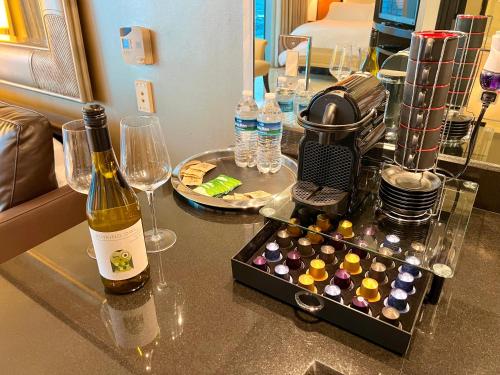 Bebidas en Boutique Suites 3 min walk to beach