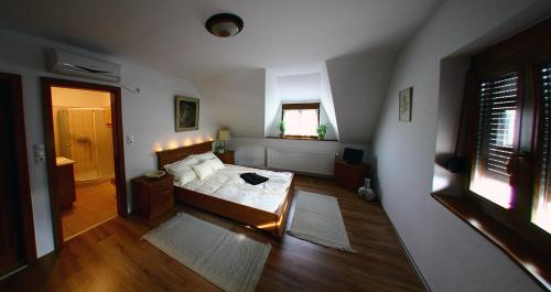 Wekler Családi Pincészet és Panzió 7695 Mecseknádasd, Liszt Ferenc utca 20. kép - 3