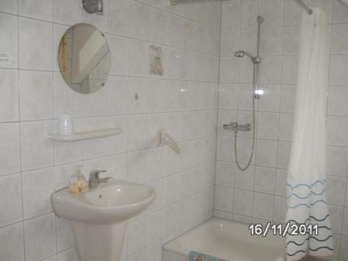 Koupelna v ubytování B&B De Boerderij