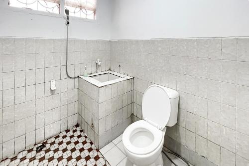Ένα μπάνιο στο Hotel Mustika Widyasari RedPartner