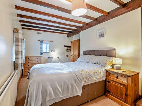 Ένα ή περισσότερα κρεβάτια σε δωμάτιο στο 2 Bed in Wolsingham 94197