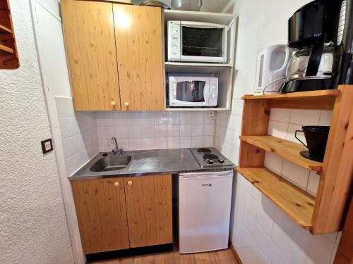 Photo de la galerie de l'établissement Studio coquet pour 4 au cœur de Valfréjus avec balcon - FR-1-265-355, à Modane