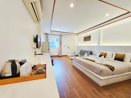 TV a/nebo společenská místnost v ubytování Phaithong Sotel Resort